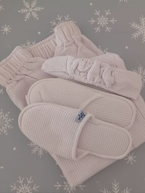 Getawey Spa White 3- Piece Set: Wrap, Slippers & Headband